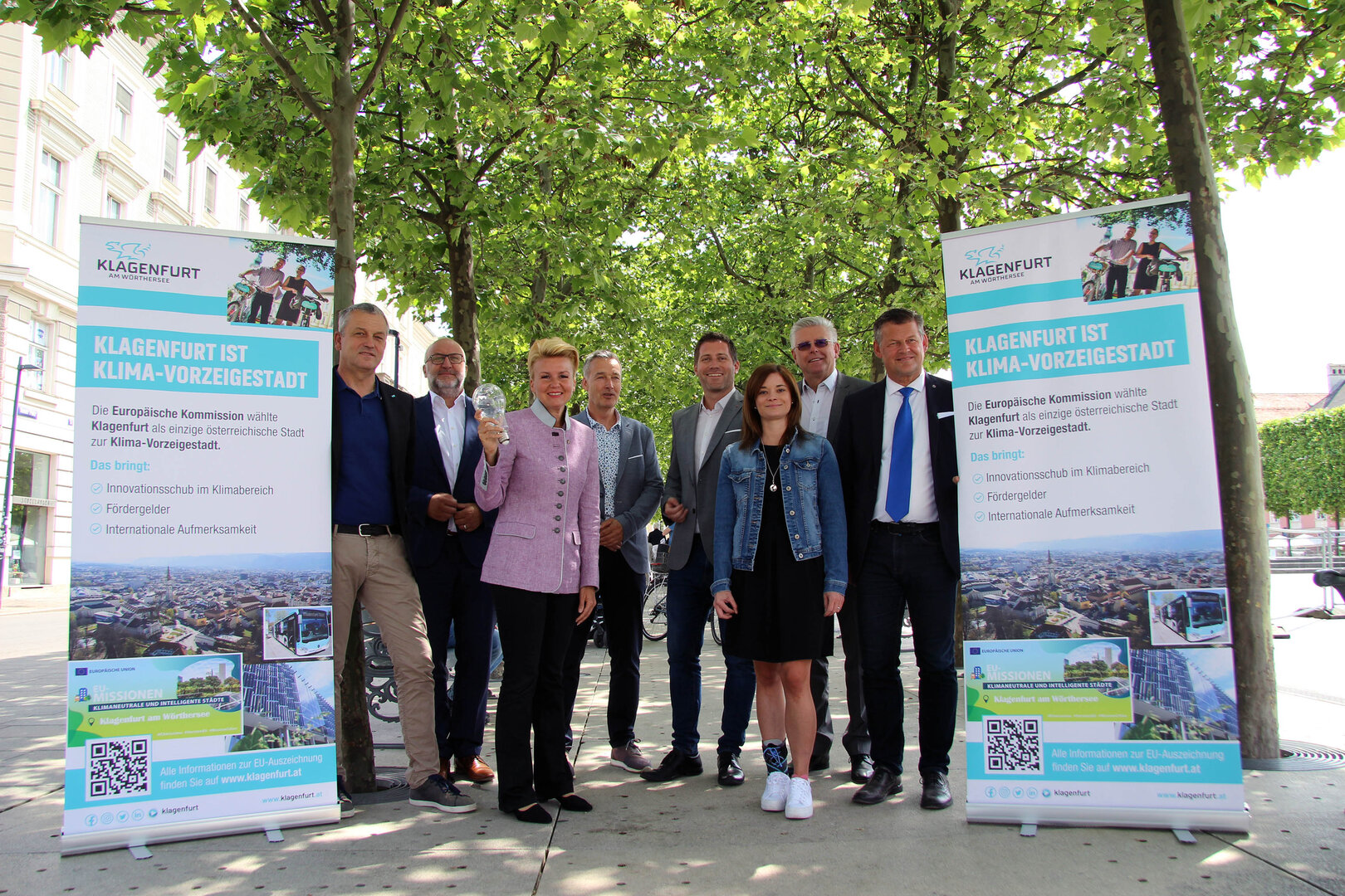 Stadtrat Max Habenicht, STW-Vorstand Erwin Smole, Stadträtin Sandra Wassermann, Wolfgang Hafner (Leiter Abt. Klima- und Umweltschutz), Vizebürgermeister Philipp Liesnig, Stadträtin Corinna Smrecnik, Vizebürgermeister Alois Dolinar und Bürgermeister Christian Scheider (v.l.n.r.) präsentierten Klagenfurts Weg zur Klimaneutralität.