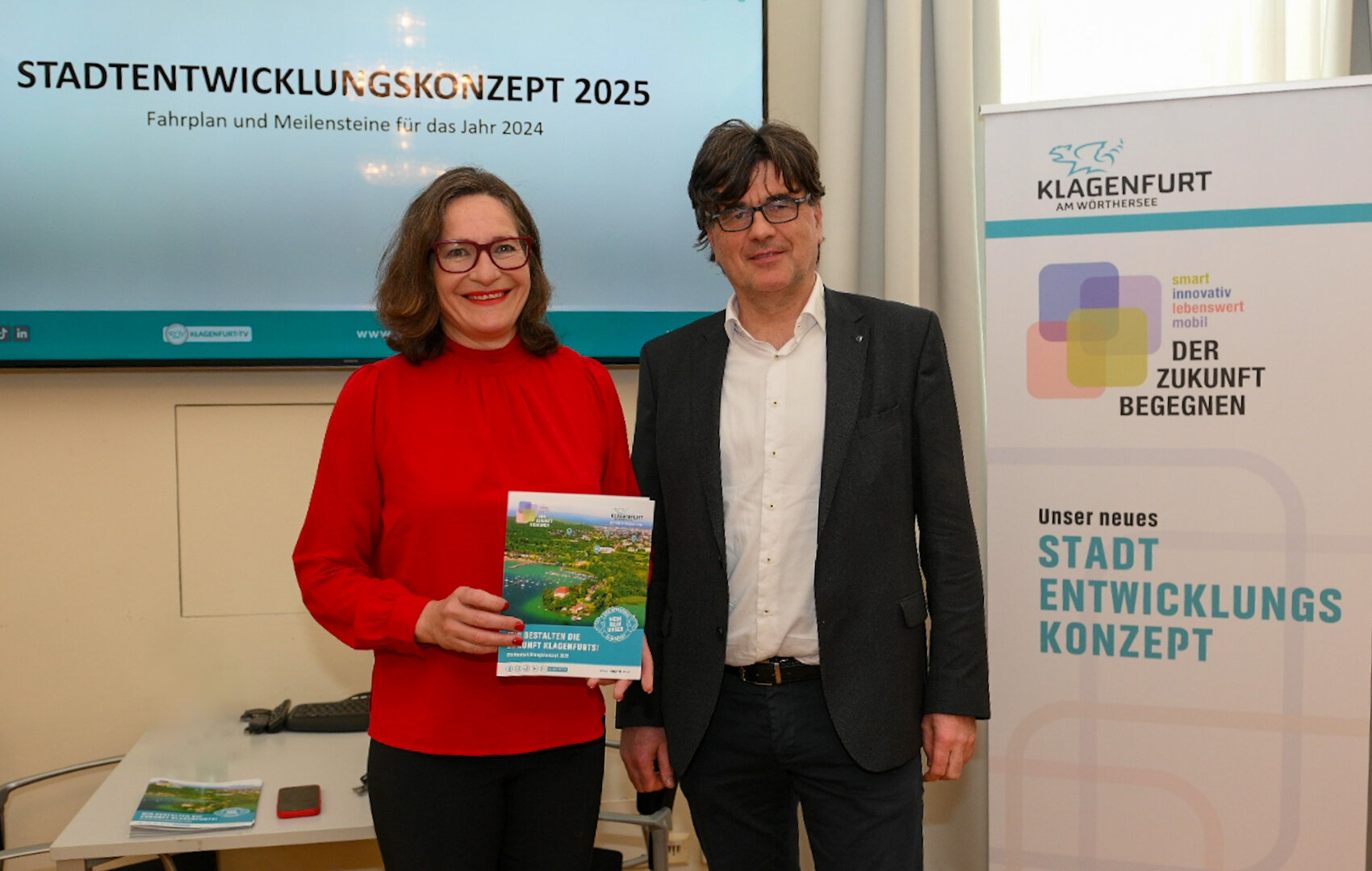 Stadträtin DI Constance Mochar und DI Robert Piechl (Leiter der Abteilung Stadtplanung) präsentierten bei einem Pressegespräch die Details zur Bürgerbeteiligung im Rahmen des Stadtentwicklungskonzeptes 2025. Foto: StadtKommunikation / Hude