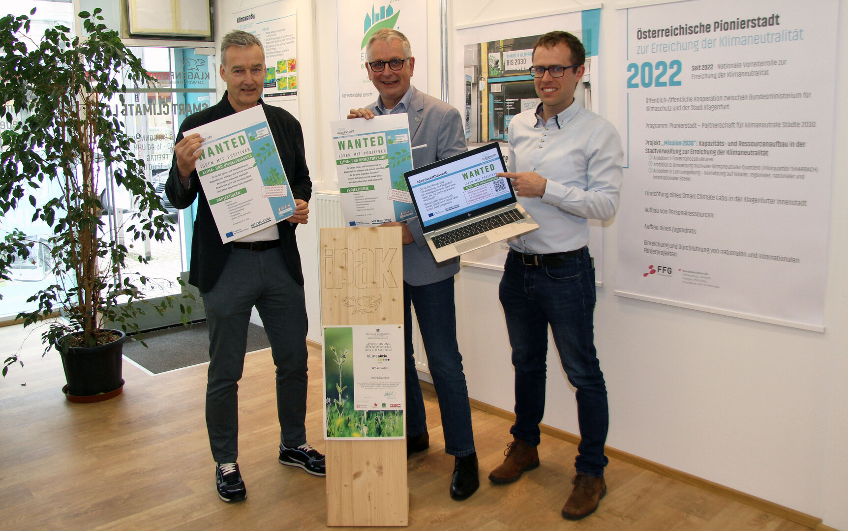Freuen sich auf die Klimaschutz-Ideen der Klagenfurter: Dr. Wolfgang Hafner (Leiter der Abteilung Klima- und Umweltschutz), Klima- und Umweltschutzreferent Vizebürgermeister Dr. Alexander Kastner und Dr. Georg Eichler (IPAK GmbH - Smart Climate Lab).