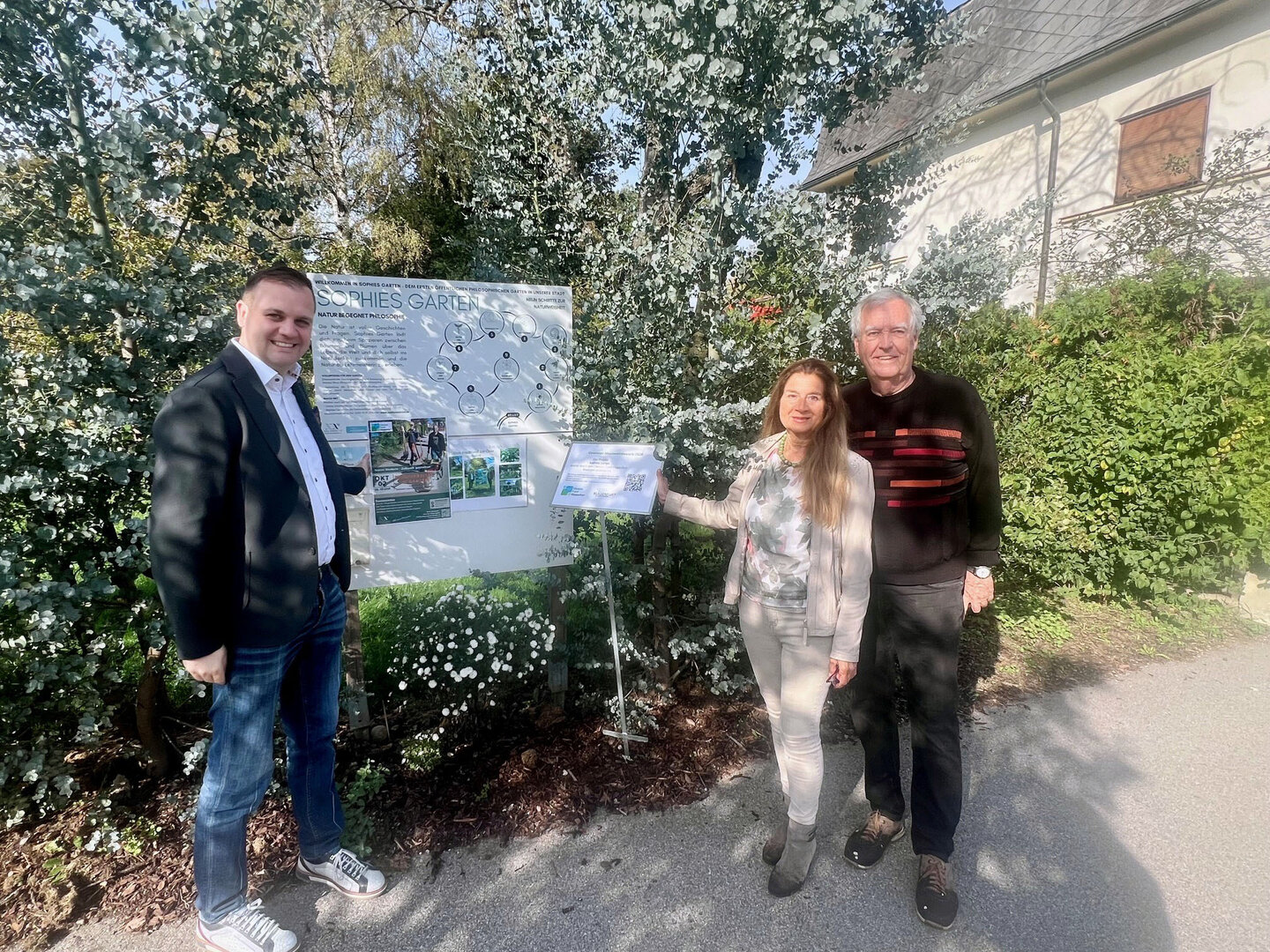 Das Ehepaar Winkler-Payer vom Verein „Neue Akropolis - Schule der Philosophie, Klagenfurt“ begrüßte Vizebürgermeister Patrick Jonke in „Sophies Garten“.